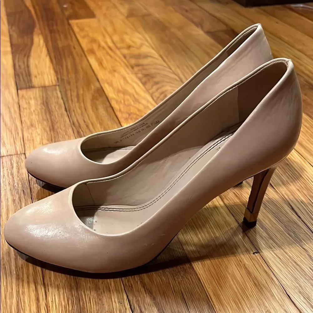 Tory Burch Astoria Pumps Size 7.5, Camellia Pink